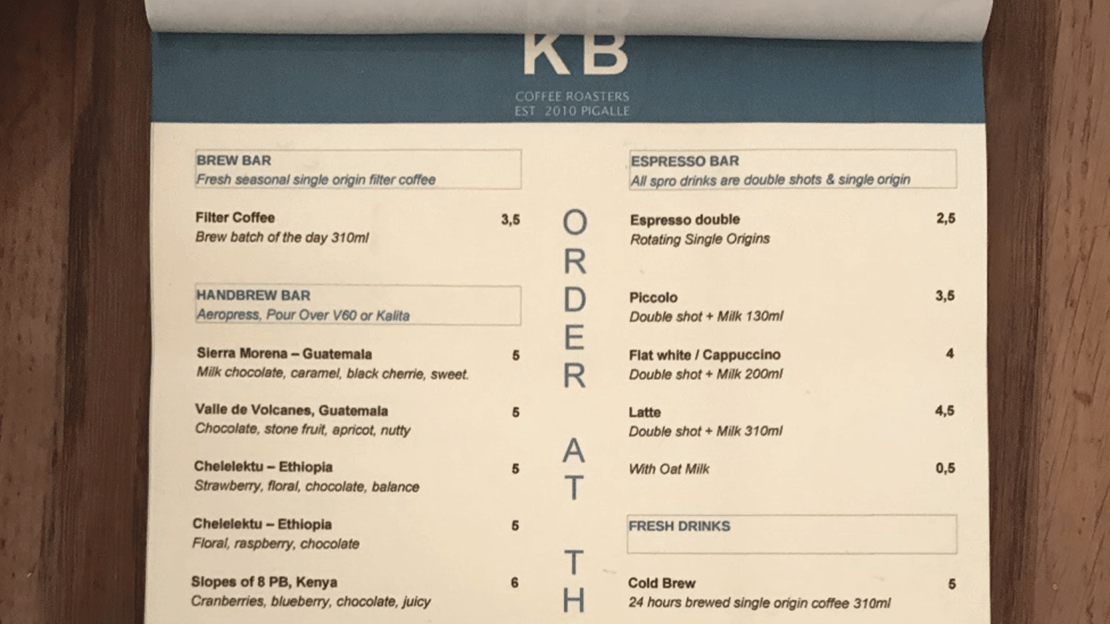 Кофейня KB CaféShop (Париж) в своем меню в нескольких словах описывает основные нотки вкуса каждого сорта кофе.